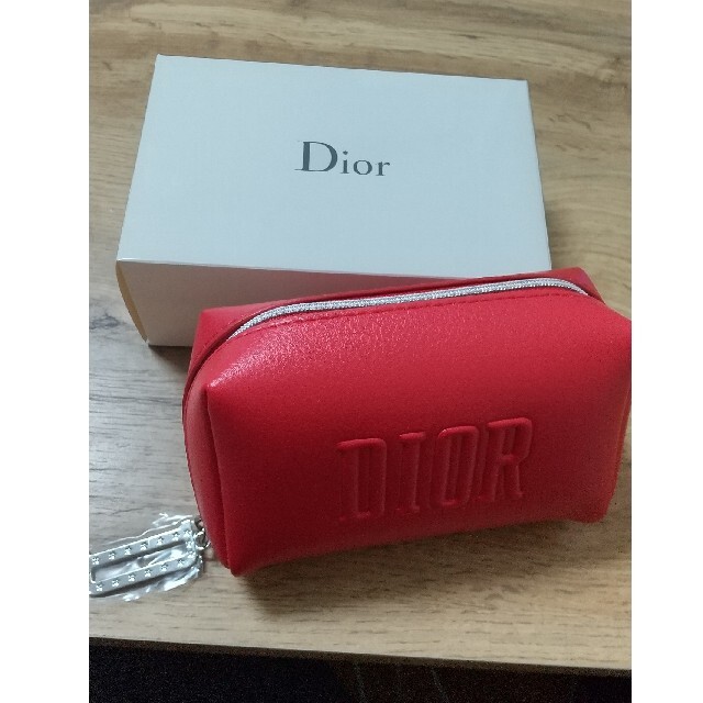 Dior(ディオール)の【prc0202様専用】Dior ノベルティ ポーチ エンタメ/ホビーのコレクション(ノベルティグッズ)の商品写真