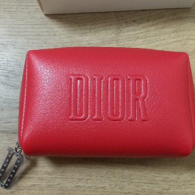 Dior(ディオール)の【prc0202様専用】Dior ノベルティ ポーチ エンタメ/ホビーのコレクション(ノベルティグッズ)の商品写真