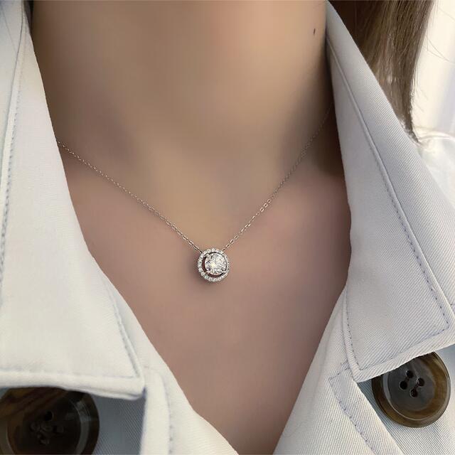 1.0ct 鑑定済モアサナイ ラウンドヘイローネックレス プラチナ加工 レディースのアクセサリー(ネックレス)の商品写真