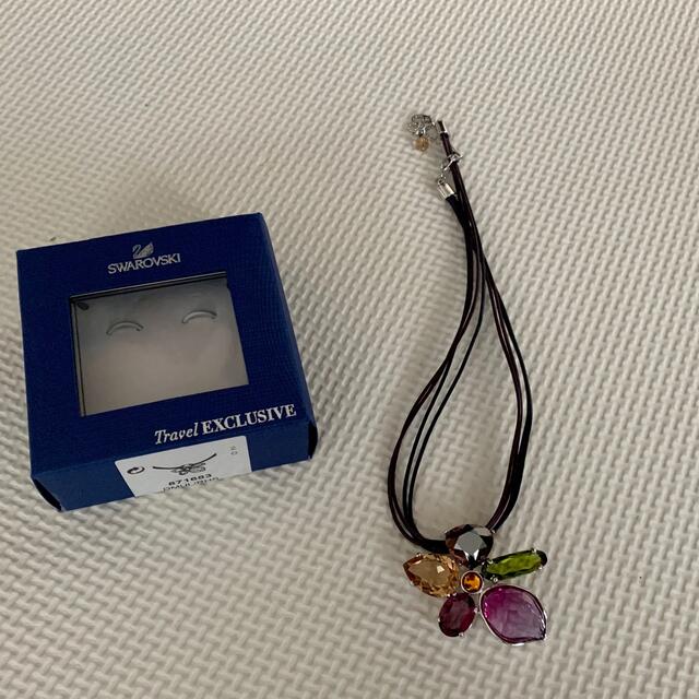 SWAROVSKI(スワロフスキー)のスワロフスキー　ネックレス　花　レディース レディースのアクセサリー(ネックレス)の商品写真