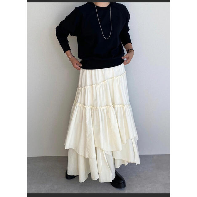 titivate(ティティベイト)のtitivate コットンティアードスカート　未使用　タグ無し 定価6589円 レディースのスカート(ロングスカート)の商品写真