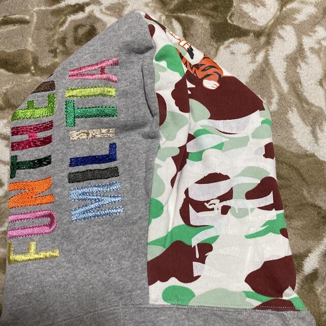 A BATHING APE(アベイシングエイプ)のAPE BAPE KAWS 仙台　TIGER シャークパーカー　XL CAMO メンズのトップス(パーカー)の商品写真