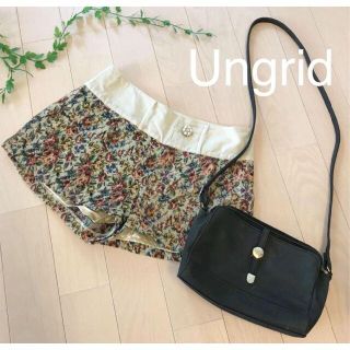 アングリッド(Ungrid)の☆Ungridアングリッド ゴブラン織りショートパンツ 花柄 ビジュー　Mサイズ(ショートパンツ)