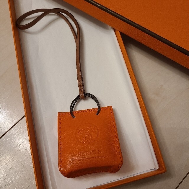 Hermes(エルメス)のエルメス　サックオランジュ レディースのアクセサリー(チャーム)の商品写真