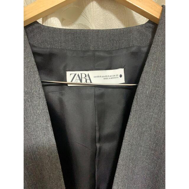 ZARA(ザラ)のZARA ベルト付きベスト グレー レディースのトップス(ベスト/ジレ)の商品写真