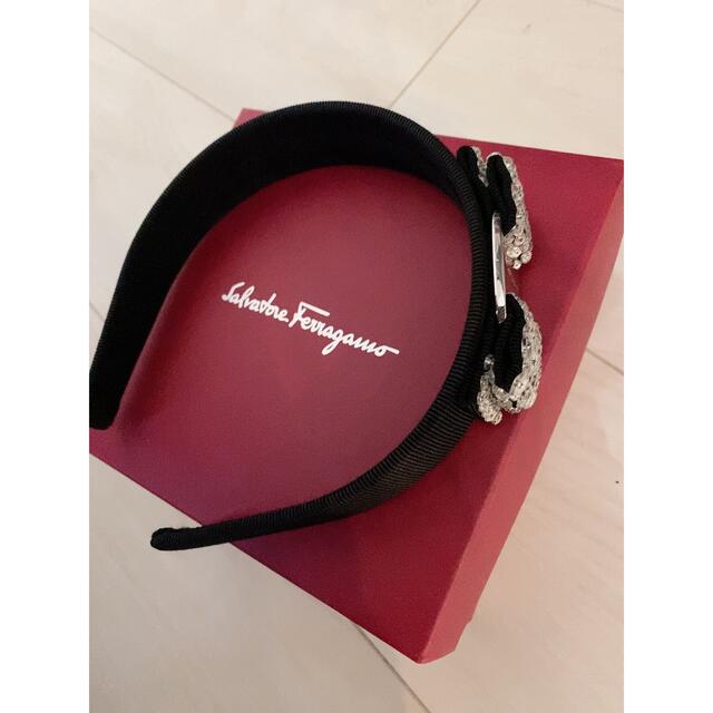 美品】SALVATORE FERRAGAMO カチューシャ ビジュー装飾 巾着 | nate