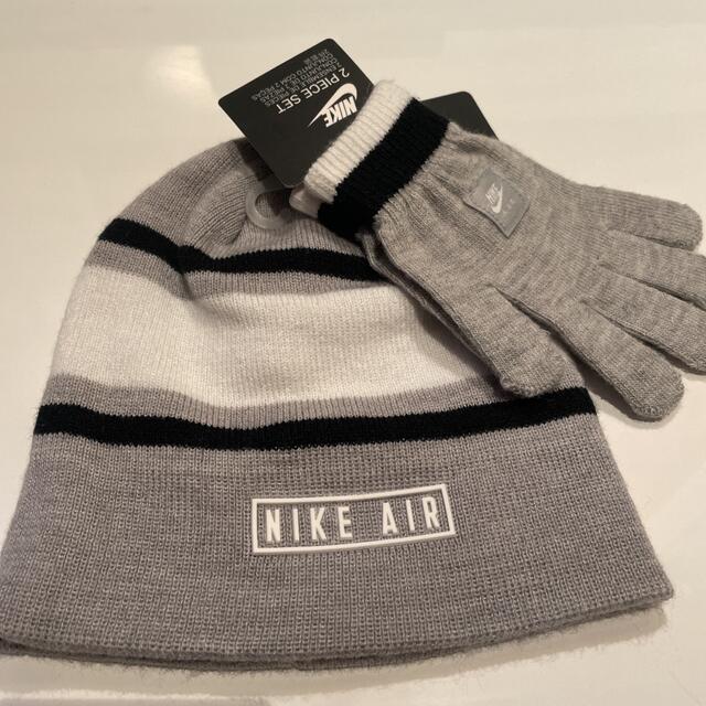NIKE(ナイキ)の新品未使用タグ付NIKEナイキ手袋２点セット  キッズ/ベビー/マタニティのこども用ファッション小物(帽子)の商品写真