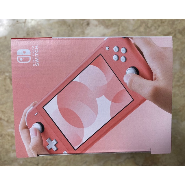 任天堂(ニンテンドウ)のNintendo Switch LITEコーラル　新品・未使用・未開封 エンタメ/ホビーのゲームソフト/ゲーム機本体(携帯用ゲーム機本体)の商品写真