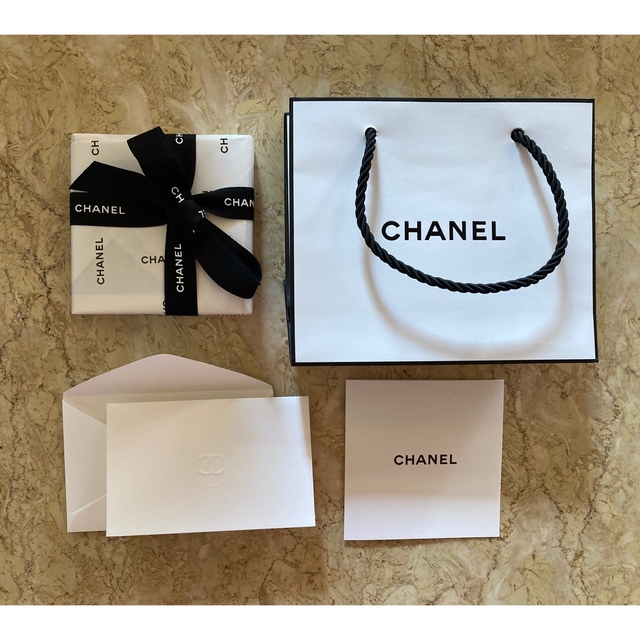 CHANEL(シャネル)のCHANEL コンパクトミラー　新品 レディースのファッション小物(ミラー)の商品写真