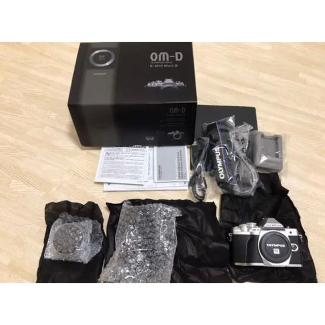 上品 OLYMPUS - OLYMPUS OM-D E-M10 Mark III EZ ダブルズームキット