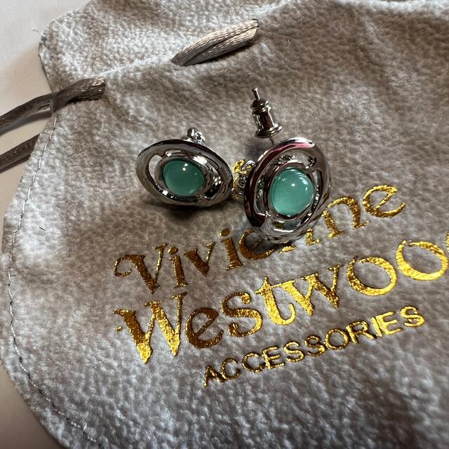 Vivienne Westwood(ヴィヴィアンウエストウッド)の【新品】viviennewestwood タイニーオーブ ピアス レディースのアクセサリー(ピアス)の商品写真