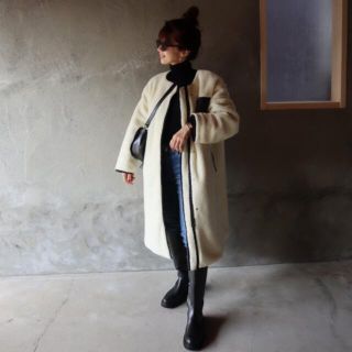 アメリヴィンテージ(Ameri VINTAGE)のepa エパ　reversible coat WHT×BLK ボアコート(ロングコート)