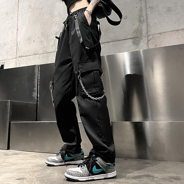【即購入◯】韓国 原宿 サスペンダー チェーン付き ワイドパンツ 裾絞り 黒   レディースのパンツ(カジュアルパンツ)の商品写真