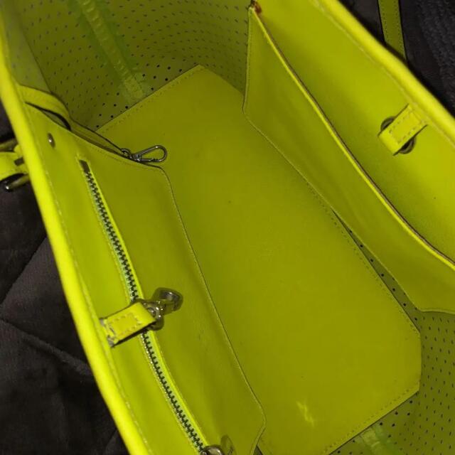 Michael Kors(マイケルコース)のマイケルコース　バッグ　蛍光カラー レディースのバッグ(ハンドバッグ)の商品写真