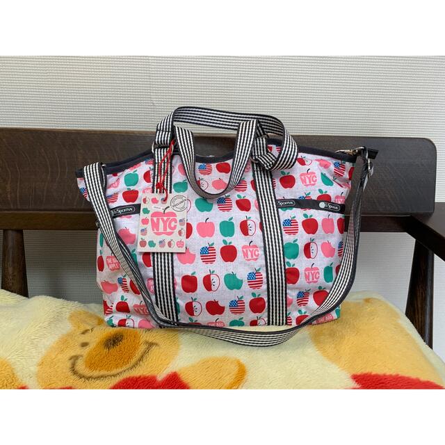 LeSportsac(レスポートサック)の新品☆ レスポートサックの【日本限定】アメリカンアップル2wayバッグ レディースのバッグ(ショルダーバッグ)の商品写真