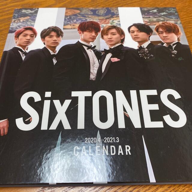 Johnny's(ジャニーズ)のSixTONES カレンダー 2020→2021 エンタメ/ホビーのタレントグッズ(アイドルグッズ)の商品写真