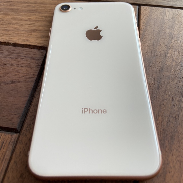 Apple(アップル)のiPhone8 Gold 64 GB  SoftBank スマホ/家電/カメラのスマートフォン/携帯電話(スマートフォン本体)の商品写真