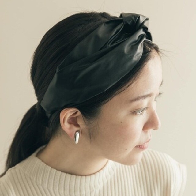 SMELLY(スメリー)の【試着のみ】SMELLY エコレザーワイヤーヘアターバン レディースのヘアアクセサリー(ヘアバンド)の商品写真