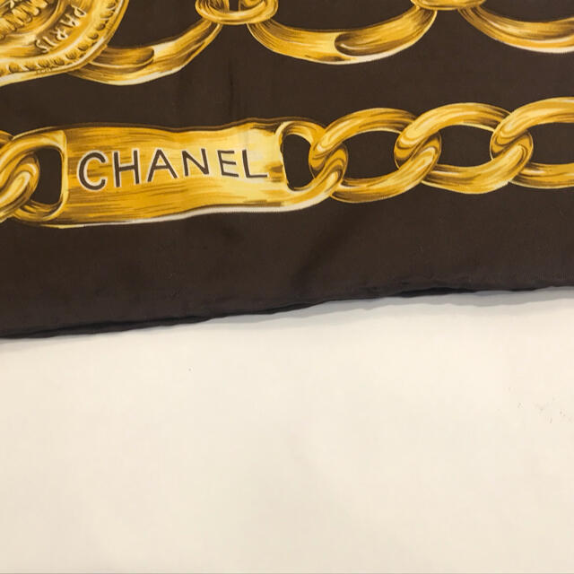 CHANEL(シャネル)のRR122 シャネル　スカーフ　ヴラウン✖️ゴールド　 レディースのファッション小物(バンダナ/スカーフ)の商品写真