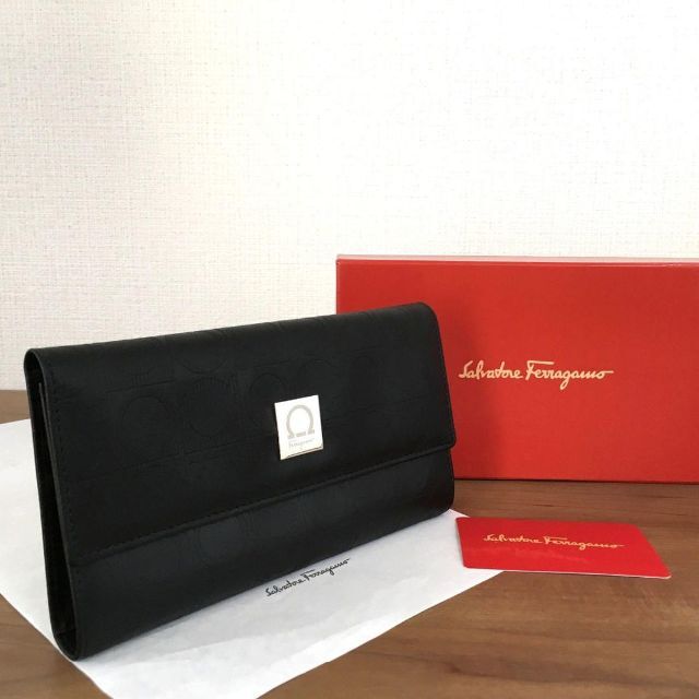 送料無料でお得にお買い物極美品 Salvatore Ferragamo 長財布 黒 ガンチーニ 161