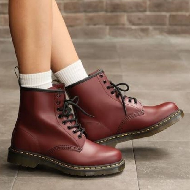 Dr.Martens(ドクターマーチン)の本日限定！ほぼ未使用Dr.Martens 1460  8ホール　UK7 チェリー メンズの靴/シューズ(ブーツ)の商品写真