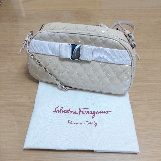 春〜夏に！♦Salvatore Ferragamo♦ヴィラ　ショルダーバックレディース