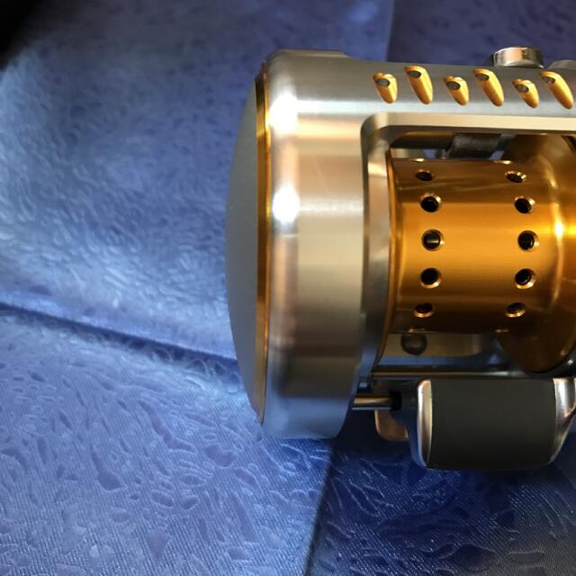 美品❗️人気リール❗️シマノ オシアカルカッタコンクエスト300 美品❗️人気リール❗️シマノ オシアカルカッタコンクエスト300