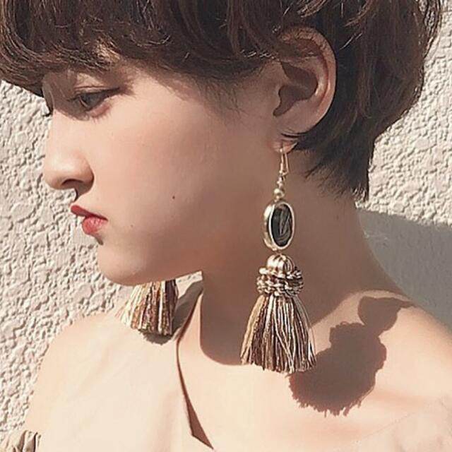 STUDIOUS(ステュディオス)の【サロンモデル着用】vintageビッグフリンジピアス レディースのアクセサリー(ピアス)の商品写真