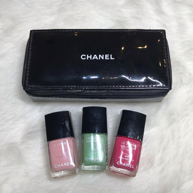 CHANEL(シャネル)のRR141 シャネル　エナメルポーチ　3色ネイル付き　 コスメ/美容のネイル(ネイル用品)の商品写真