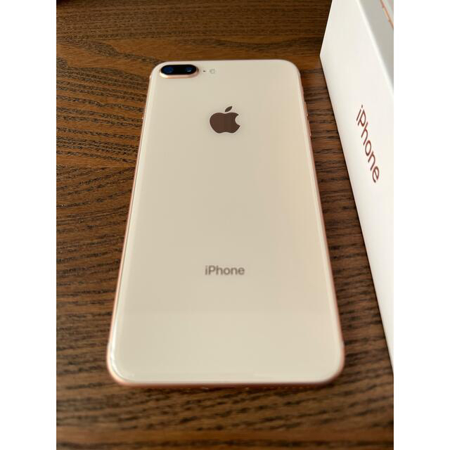 iPhone(アイフォーン)のiPhone8プラス　本体　ゴールド スマホ/家電/カメラのスマートフォン/携帯電話(スマートフォン本体)の商品写真