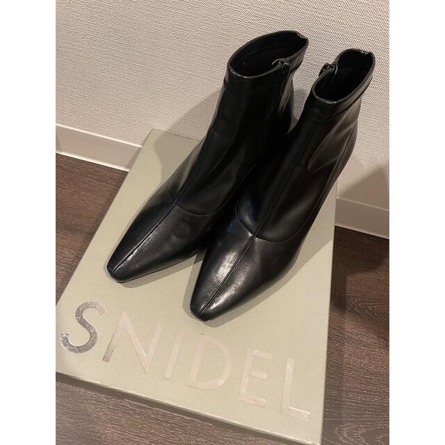 SNIDEL(スナイデル)の[美品] SNIDEL ラウンドヒールショートブーツ レディースの靴/シューズ(ブーツ)の商品写真