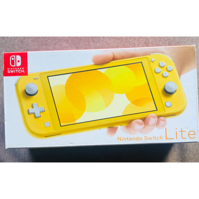 Nintendo Switch(ニンテンドースイッチ)のNintendo Switch lite　イエロー エンタメ/ホビーのゲームソフト/ゲーム機本体(携帯用ゲーム機本体)の商品写真