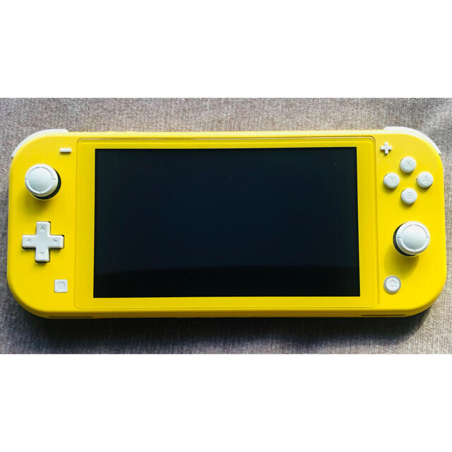 Nintendo Switch(ニンテンドースイッチ)のNintendo Switch lite　イエロー エンタメ/ホビーのゲームソフト/ゲーム機本体(携帯用ゲーム機本体)の商品写真