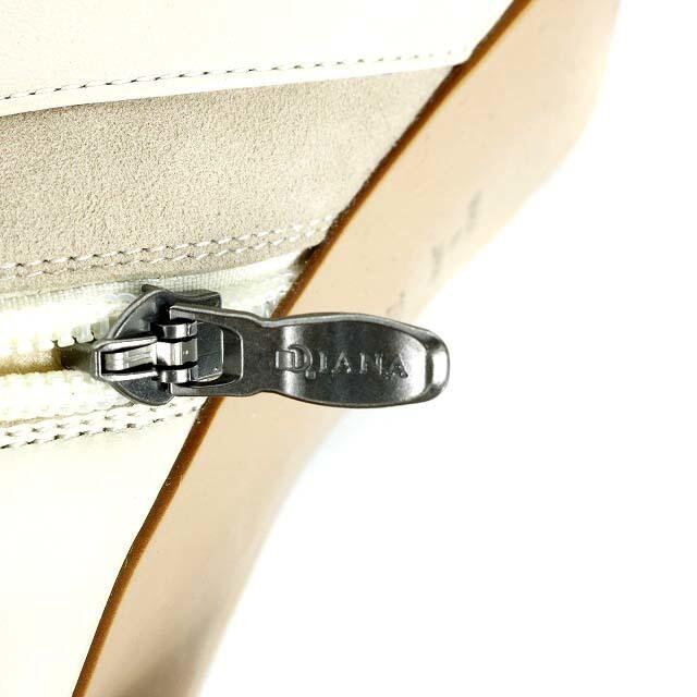 DIANA(ダイアナ)のダイアナ ビット金具 ショートブーツ アーモンドトゥ 23.5cm 白 レディースの靴/シューズ(ブーツ)の商品写真