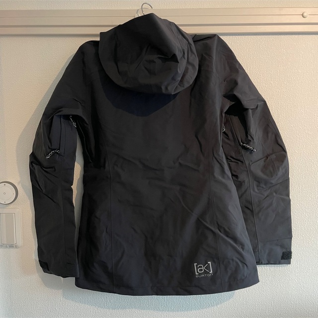 BURTON(バートン)の【新品】Burton AK レディースジャケット XSサイズ gore-tex スポーツ/アウトドアのスノーボード(ウエア/装備)の商品写真