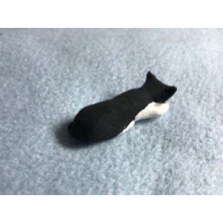 0123a ハンドメイド　粘土　ちっちゃなハチワレ猫