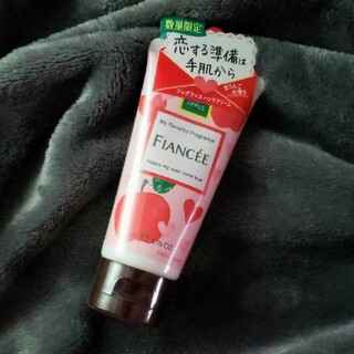 フィアンセ(FIANCEE)の数量限定 フィアンセ 恋りんごの香り ハンドクリーム 50g(ハンドクリーム)