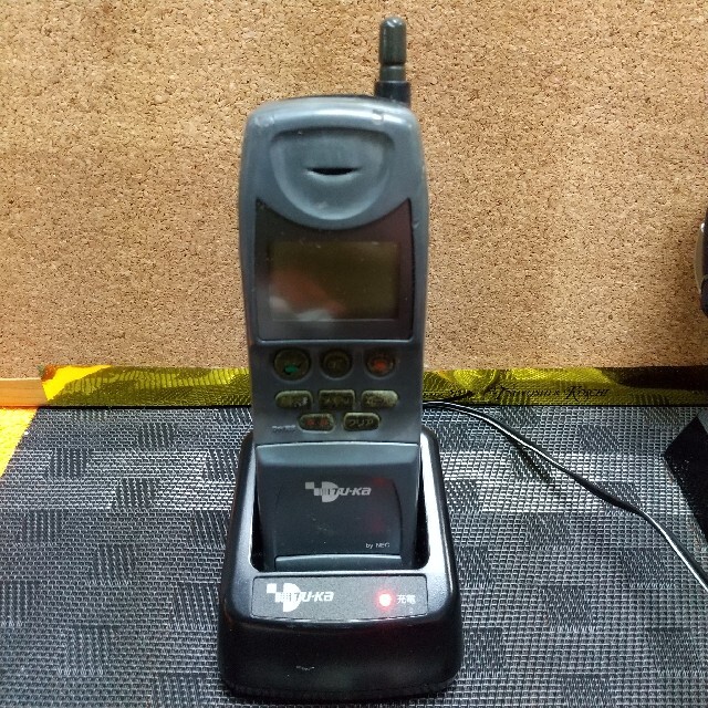 NEC(エヌイーシー)のデジタルツーカー NEC DP-112  /昔の携帯電話//充電器付/レトロ スマホ/家電/カメラのスマートフォン/携帯電話(携帯電話本体)の商品写真