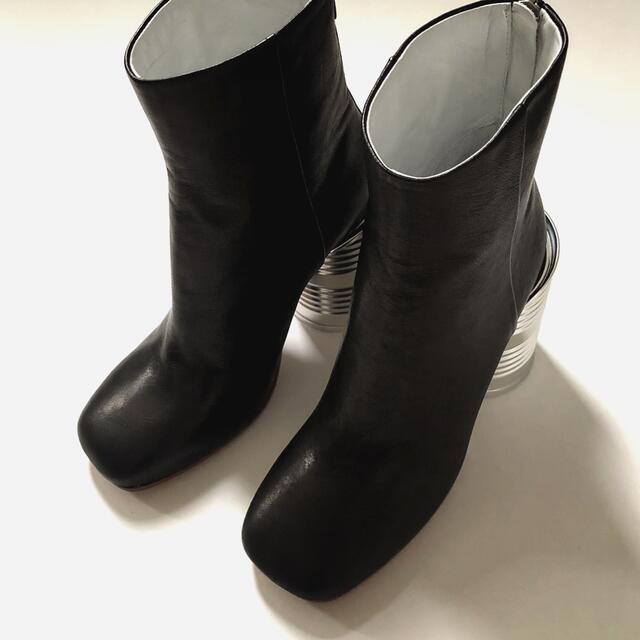 Maison Martin Margiela(マルタンマルジェラ)の新品 38 ブラック MM6 メゾン マルジェラ ティン カン ヒール ブーツ レディースの靴/シューズ(ブーツ)の商品写真