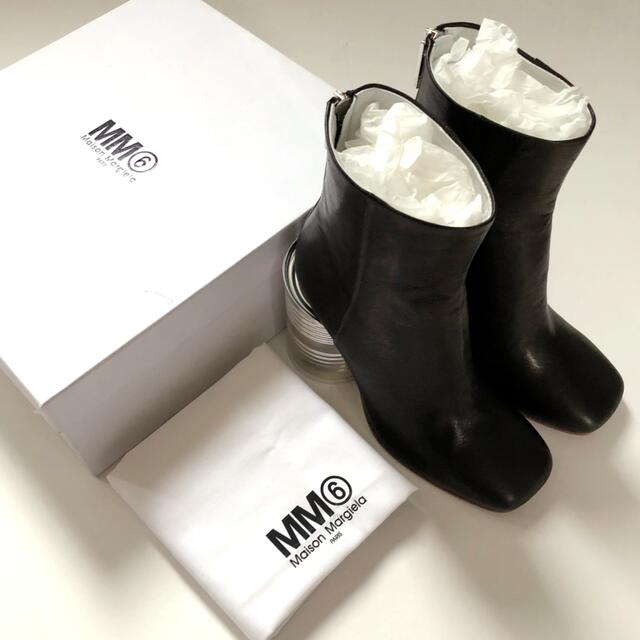 Maison Martin Margiela(マルタンマルジェラ)の新品 38 ブラック MM6 メゾン マルジェラ ティン カン ヒール ブーツ レディースの靴/シューズ(ブーツ)の商品写真