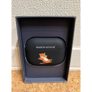 メゾンキツネ(MAISON KITSUNE')の【新品未使用】メゾンキツネ　Chillax AirPods pro ケース(モバイルケース/カバー)