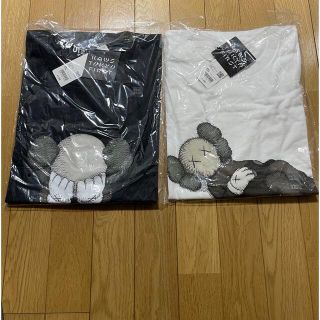 ユニクロ(UNIQLO)のユニクロ　ＵＴ　KAWS 2枚セット　XXL 新品未使用未開封(Tシャツ/カットソー(半袖/袖なし))