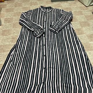 マリメッコ(marimekko)のmarimekko uniquroコラボワンピース　黒とピンクのストライプ(ひざ丈ワンピース)