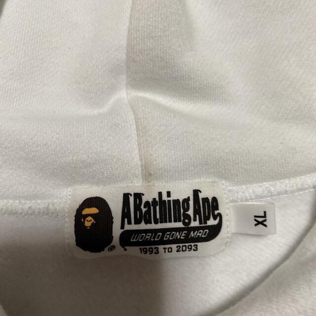 A BATHING APE(アベイシングエイプ)のAPE BAPE KAWS BABY MILO パーカー　 シャーク XL 白 メンズのトップス(パーカー)の商品写真