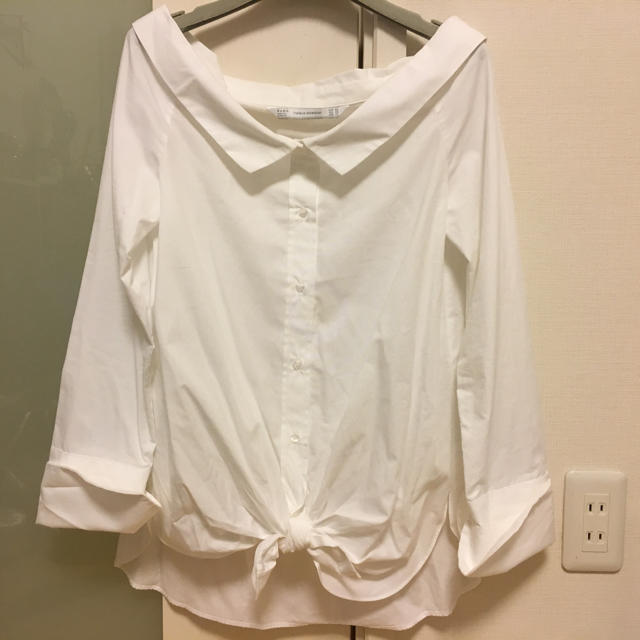 ZARA(ザラ)のZARA  オフショルダーブラウス レディースのトップス(シャツ/ブラウス(長袖/七分))の商品写真