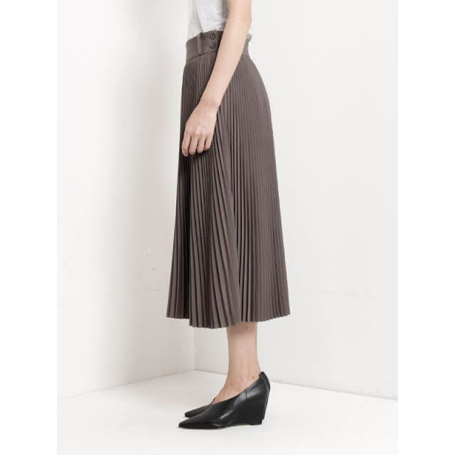 HYKE(ハイク)の美品タグ付き！HYKE ハイク 2018 PLEATED SKIRT レディースのスカート(ひざ丈スカート)の商品写真