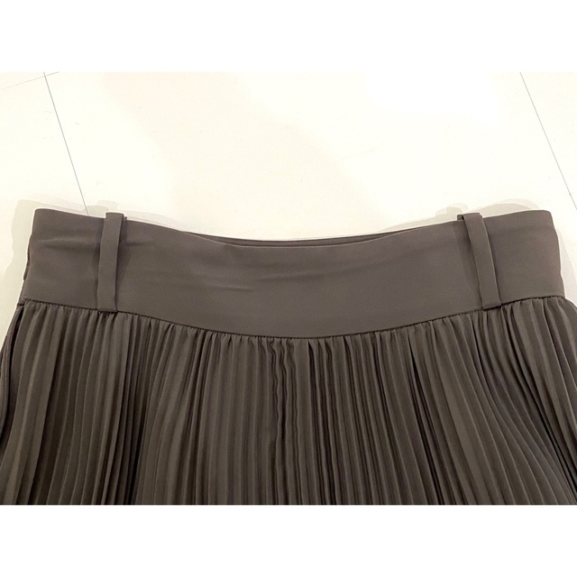 HYKE(ハイク)の美品タグ付き！HYKE ハイク 2018 PLEATED SKIRT レディースのスカート(ひざ丈スカート)の商品写真