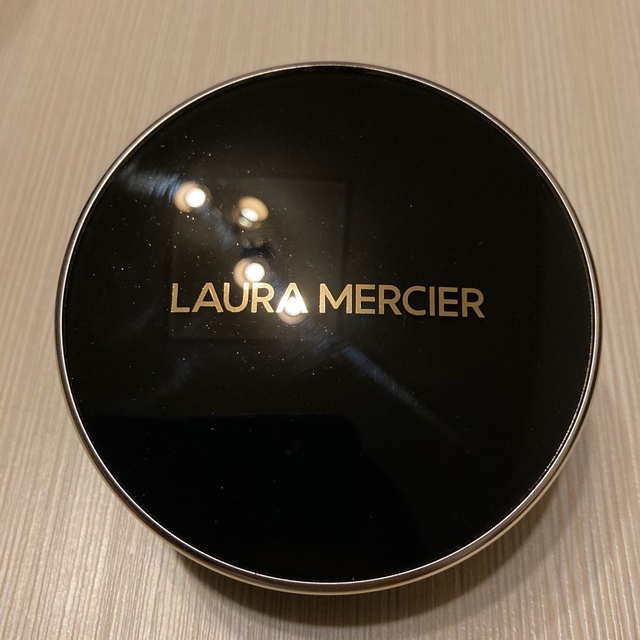 laura mercier(ローラメルシエ)のローラメルシエ　クッションファンデ コスメ/美容のベースメイク/化粧品(ファンデーション)の商品写真