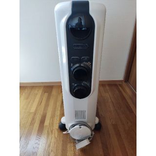 DeLonghi デロンギ アミカルド オイルヒーター  ゼロ風暖房(オイルヒーター)