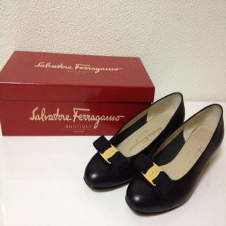 フェラガモ(Ferragamo)のフェラガモ ヴァラ型押しパンプス(ハイヒール/パンプス)